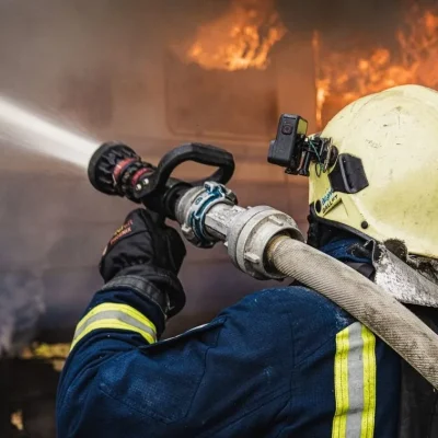 Російський дрон влучив в електропоїзд на Харківщині: загорівся головний вагон